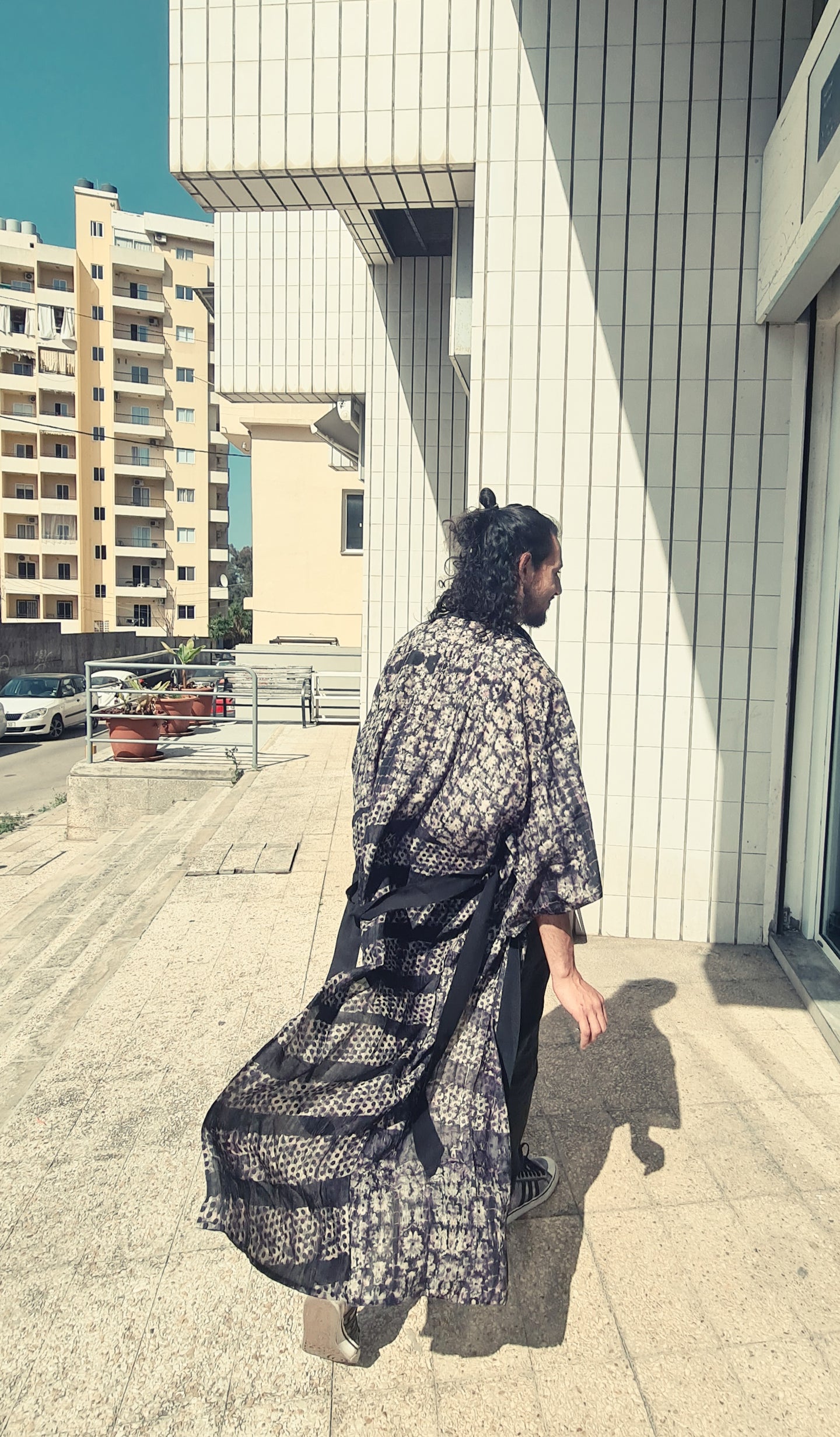 print silk kimono black white